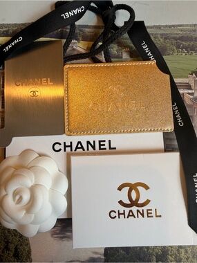 CHANEL GOLD 🏆 Leather Card Mirror (C/W Chanel b&w Bag,Ribbons,Camellia Flower. 🌹
